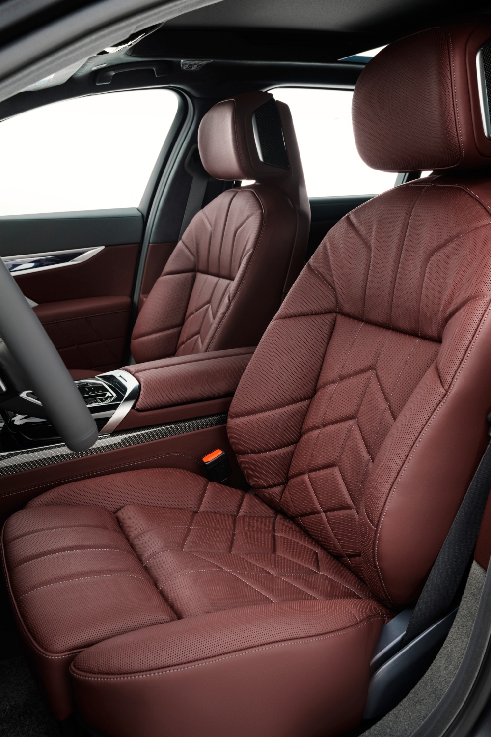 بي-ام-دبليو-الفئة-السابعة-2023-المربع-نت-15