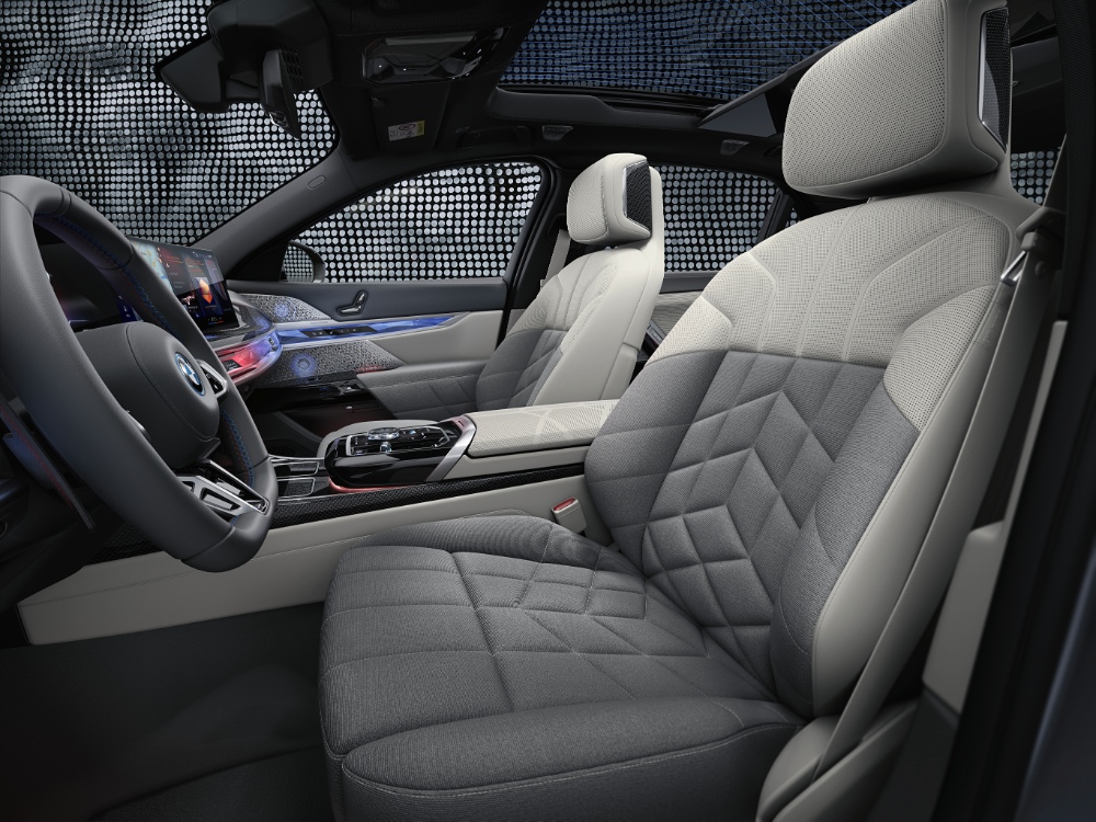 بي-ام-دبليو-الفئة-السابعة-2023-المربع-نت-26