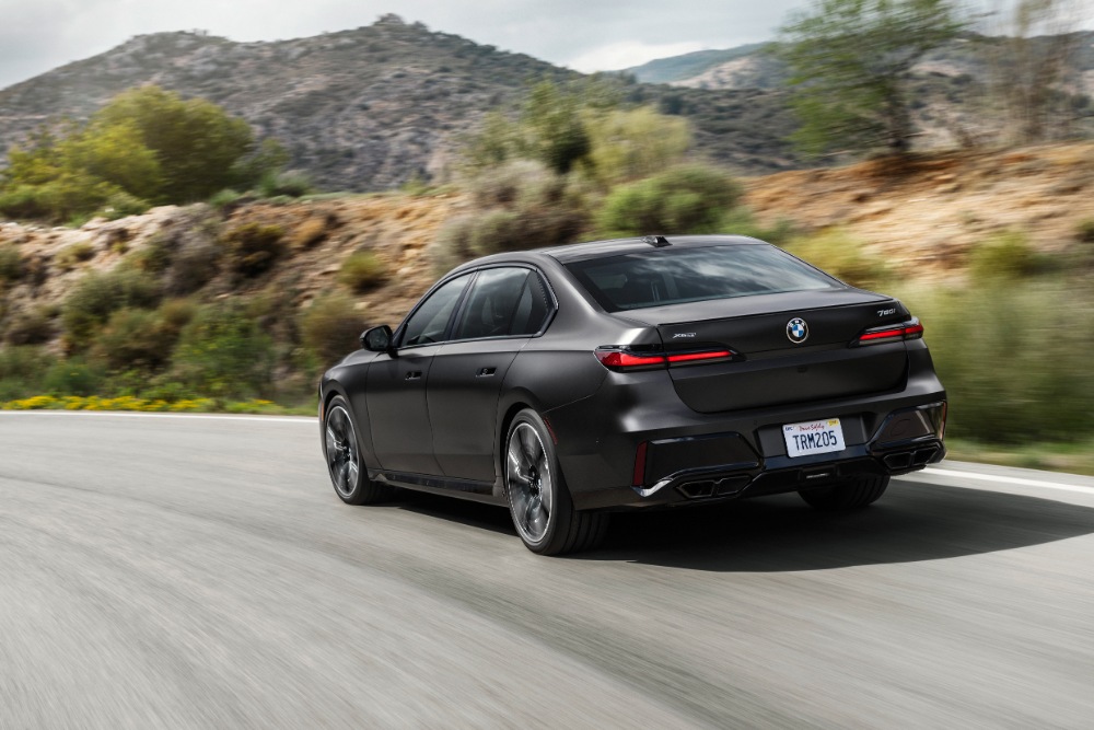 بي-ام-دبليو-الفئة-السابعة-2023-المربع-نت-29