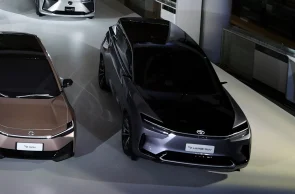 تويوتا تستعد لبناء SUV كهربائية جديدة كلياً بثلاثة صفوف مقاعد بالتعاون مع سوبارو