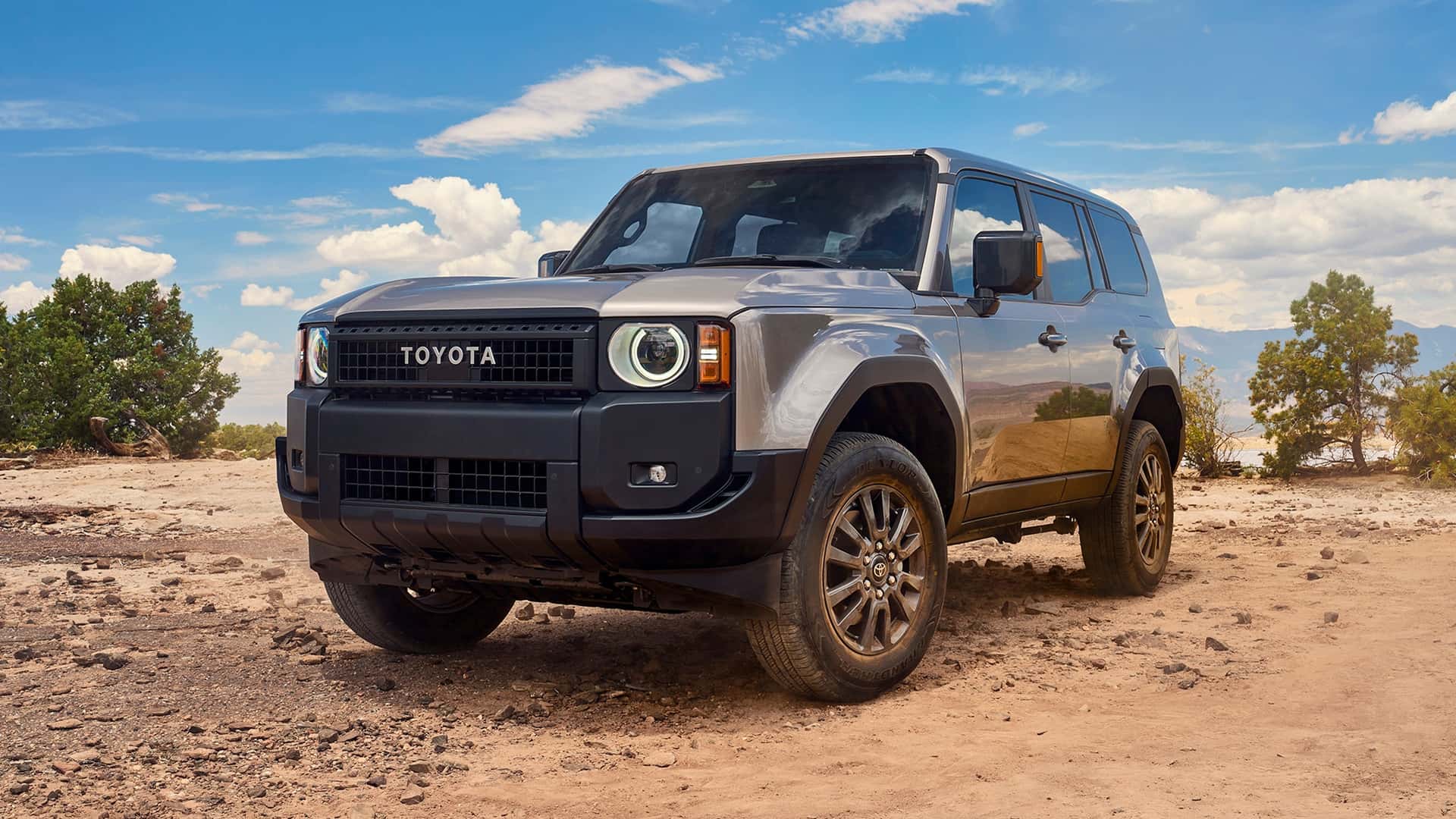 تويوتا تستعرض أسطول من سيارات لاندكروزر التاريخية منذ عام 1951 حتى الآن أثناء تدشين برادو الجديدة تويوتا تستعرض أسطول من سيارات لاندكروزر التاريخية منذ عام 1951 حتى الآن أثناء تدشين برادو الجديدة 1