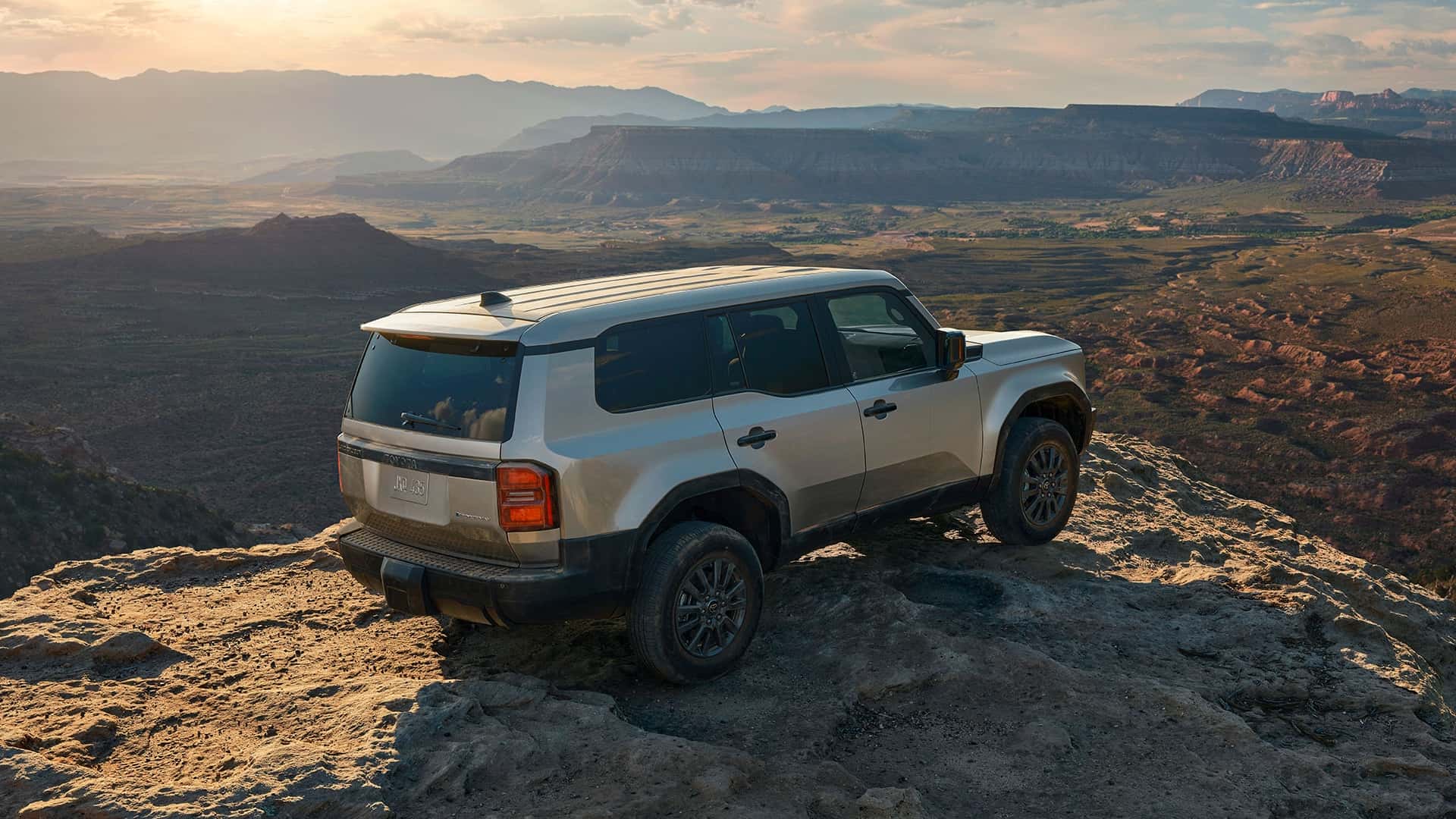 صور تويوتا برادو 2024.. سيارة عائلية مناسبة لرحلات البر (المواصفات كاملة) صور تويوتا برادو 2024.. سيارة عائلية مناسبة لرحلات البر (المواصفات كاملة) 15