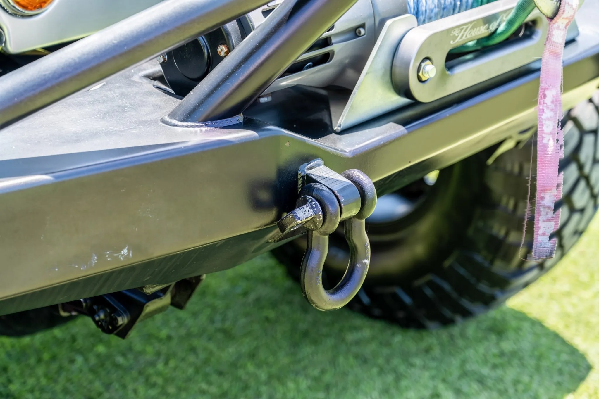 تويوتا لاندكروزر FJ45 موديل 1965 مجددة بالكامل بمحرك V8 من شيفروليه تعرض للبيع في مزاد علني تويوتا لاندكروزر FJ45 موديل 1965 مجددة بالكامل بمحرك V8 من شيفروليه تعرض للبيع في مزاد علني 2