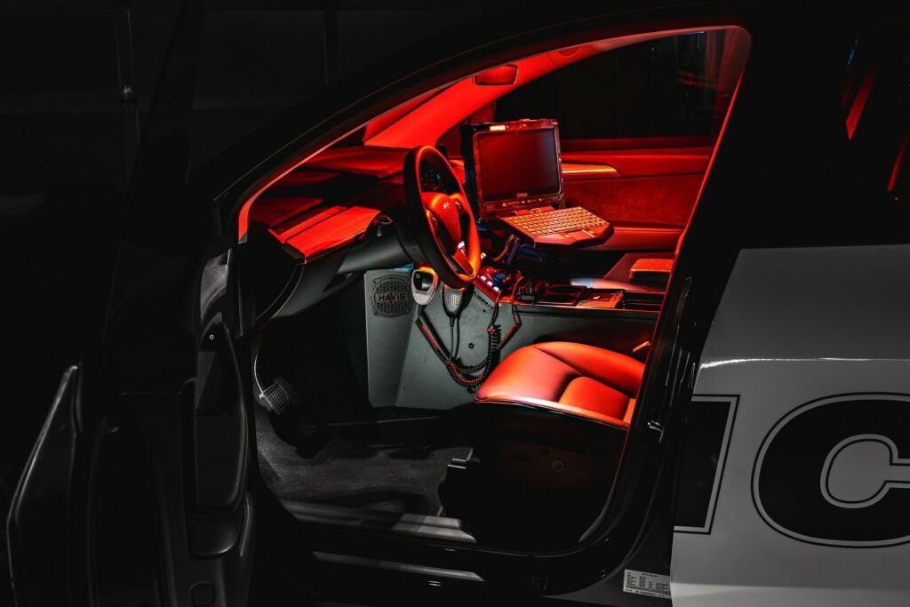 تيسلا موديل Y تحصل على نسخة شرطة جديدة بتعديلات فريدة تيسلا موديل Y للشرطة