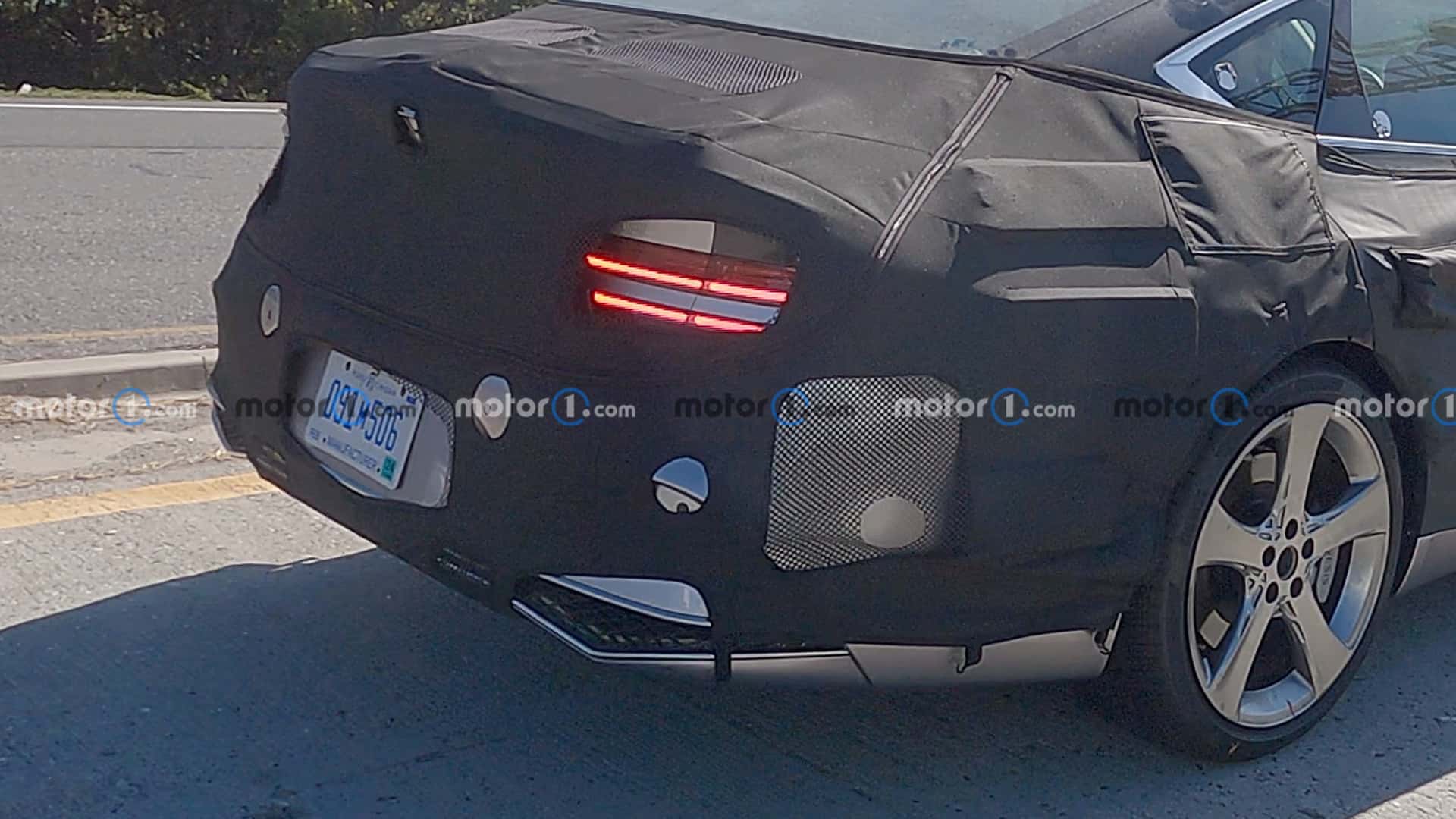 جينيسيس G80 فيس ليفت تظهر بصور تجسسية بتحديثات خارجية وداخلية جديدة جينيسيس G80 فيس ليفت تظهر بصور تجسسية بتحديثات خارجية وداخلية جديدة 8