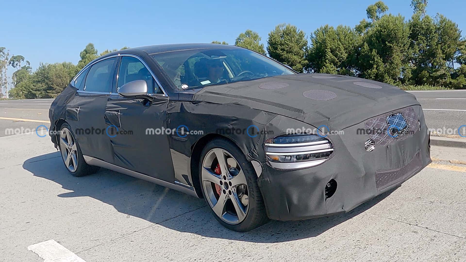 جينيسيس G80 فيس ليفت تظهر بصور تجسسية بتحديثات خارجية وداخلية جديدة جينيسيس G80 فيس ليفت تظهر بصور تجسسية بتحديثات خارجية وداخلية جديدة 10