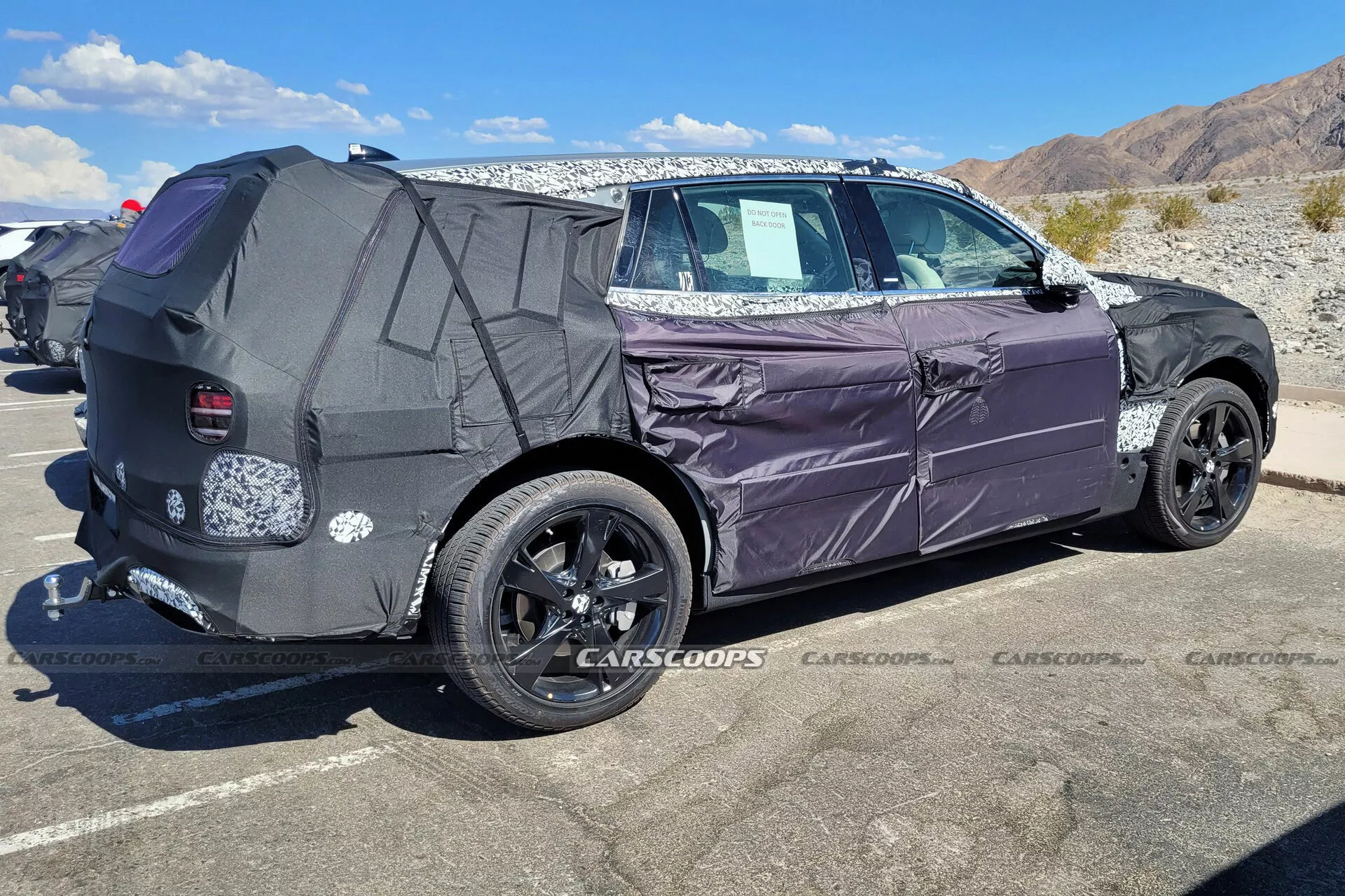 جينيسيس GV90 الكهربائية الجديدة كلياً تظهر أثناء اختبارها في وادي الموت الأمريكي جينيسيس GV90 الكهربائية الجديدة كلياً تظهر أثناء اختبارها في وادي الموت الأمريكي 2