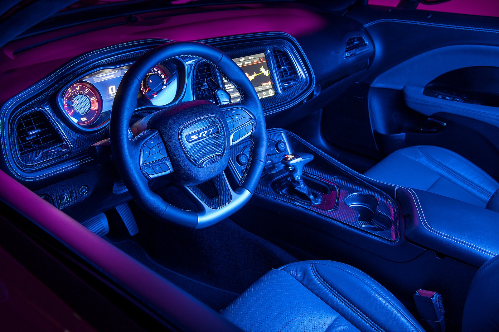 دودج تشالنجر هيلكات تحصل على مظهر تشارجر الكلاسيكية من ستينيات القرن الماضي بقوة 885 حصان دودج تشالنجر هيلكات تحصل على مظهر تشارجر الكلاسيكية من ستينيات القرن الماضي بقوة 885 حصان 3