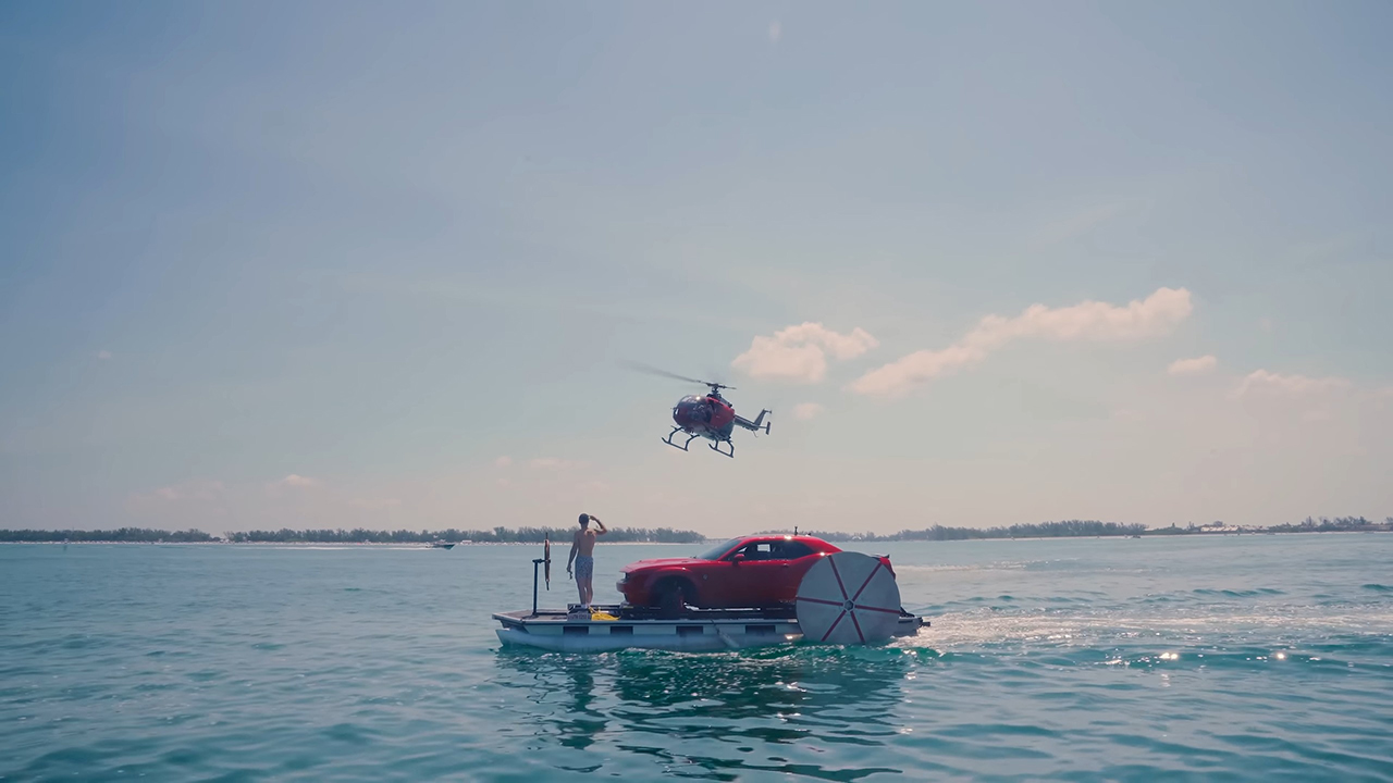 دودج تشالنجر هيلكات بقوة تتجاوز 700 حصان تتحول إلى قارب! دودج تشالنجر هيلكات بقوة تتجاوز 700 حصان تتحول إلى قارب! 6