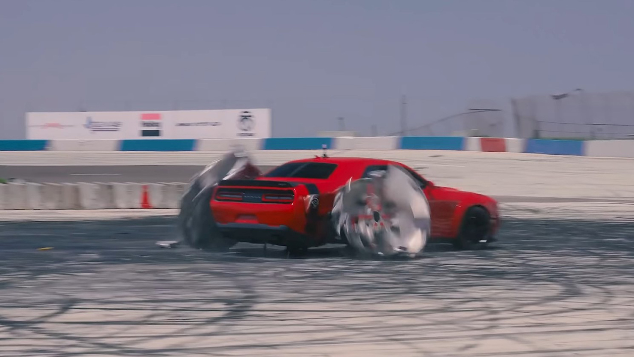 دودج تشالنجر هيلكات بقوة تتجاوز 700 حصان تتحول إلى قارب! دودج تشالنجر هيلكات بقوة تتجاوز 700 حصان تتحول إلى قارب! 7