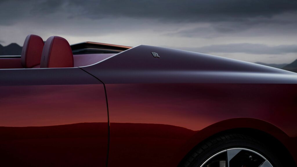 رولز رويس تكشف عن دروب تيل لا روز نوار الحصرية للغاية بأربع نسخ فقط حول العالم رولز رويس تكشف عن دروب تيل لا روز نوار الحصرية للغاية بأربع نسخ فقط حول العالم 9