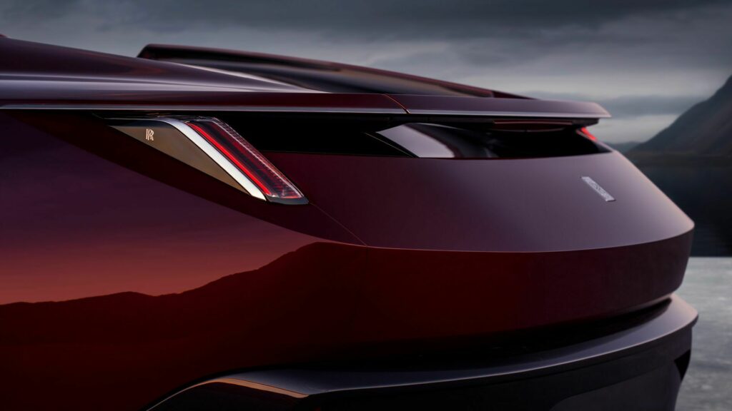 رولز رويس تكشف عن دروب تيل لا روز نوار الحصرية للغاية بأربع نسخ فقط حول العالم رولز رويس تكشف عن دروب تيل لا روز نوار الحصرية للغاية بأربع نسخ فقط حول العالم 10