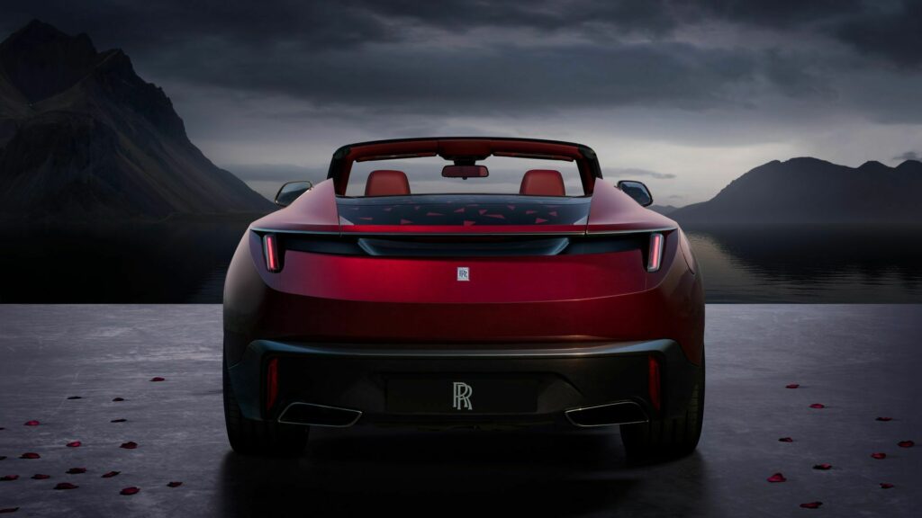 رولز رويس تكشف عن دروب تيل لا روز نوار الحصرية للغاية بأربع نسخ فقط حول العالم رولز رويس دروب تيل لا روز نوار