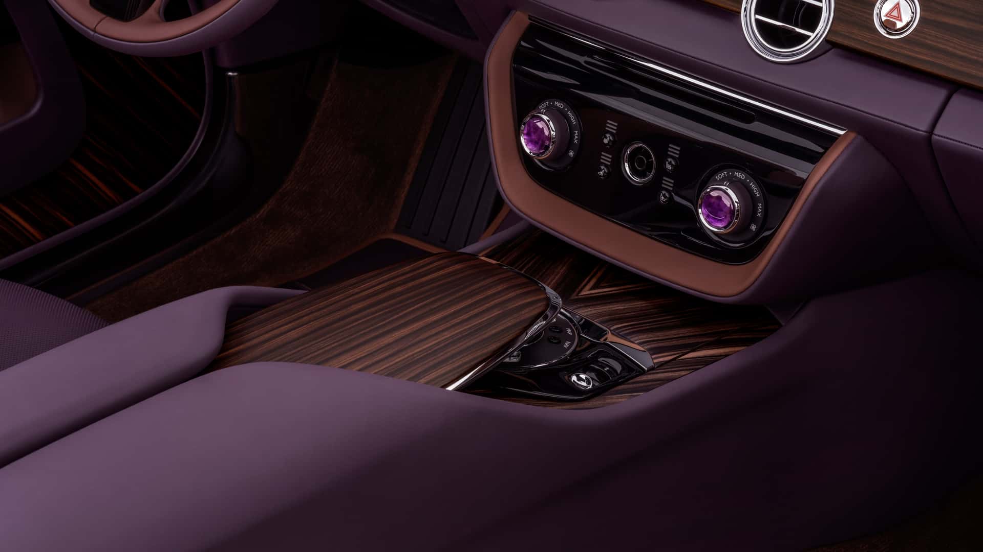 رولزرويس تكشف عن إصدار دروب تيل أميثِست الحصري الجديد بسعر 94 مليون ريال وخارجية بنفسجية 21