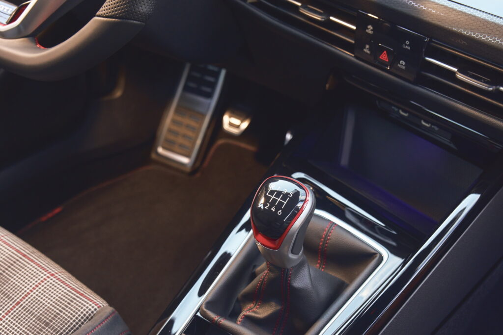 فولكس واجن تودع ناقل الحركة اليدوي في طرازات جولف بإصدار نهائي أخير فولكس واجن جولف GTI 380