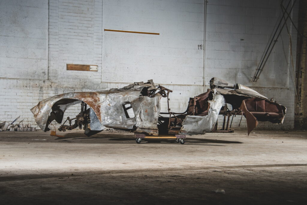 فيراري 500 مونديال سبايدر موديل 1954 محطمة تباع بحوالي 1.9 مليون دولار في مزاد علني فيراري 500 مونديال سبايدر موديل 1954