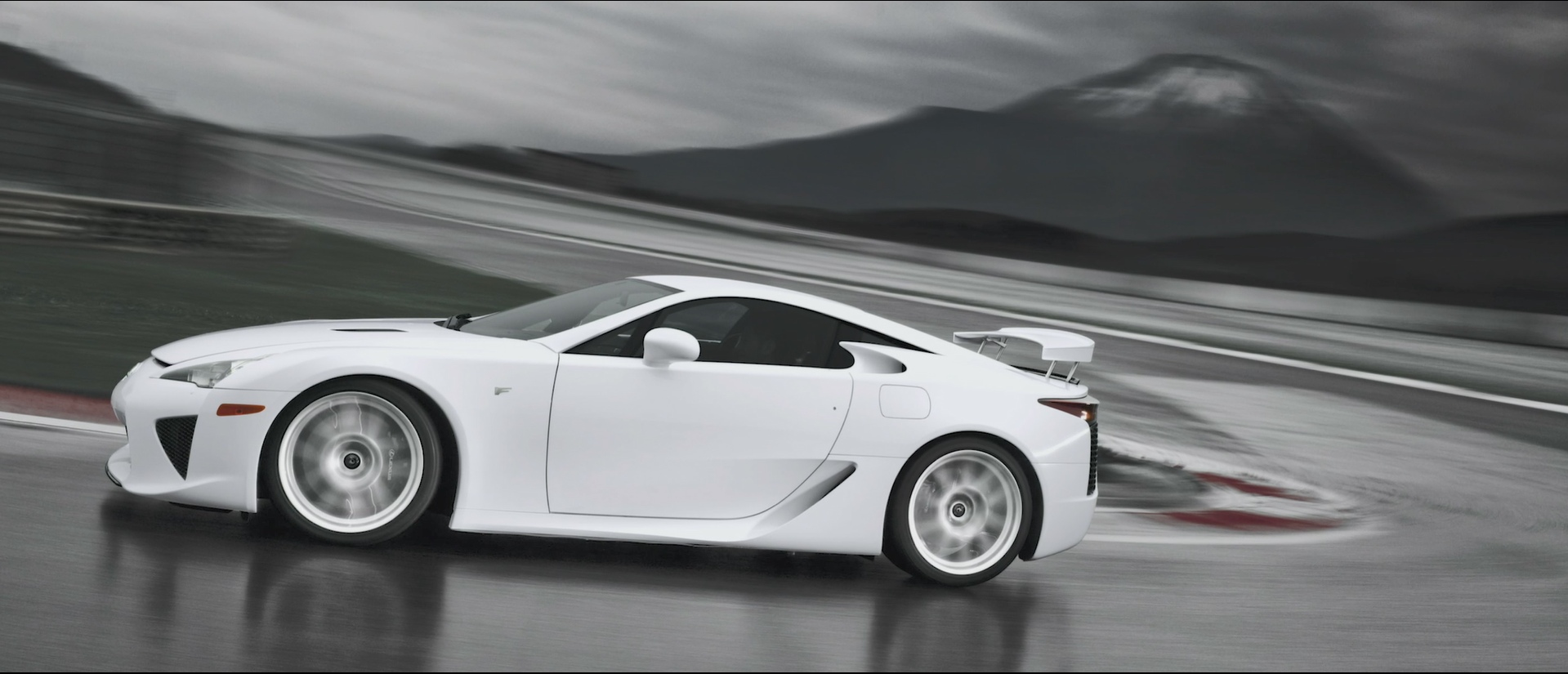 قصة لكزس التي غيرت النظرة إلى السيارات اليابانية.. العلامة التي فتحت العديد من القطاعات الفاخرة قصة لكزس التي غيرت النظرة إلى السيارات اليابانية.. العلامة التي فتحت العديد من القطاعات الفاخرة 7