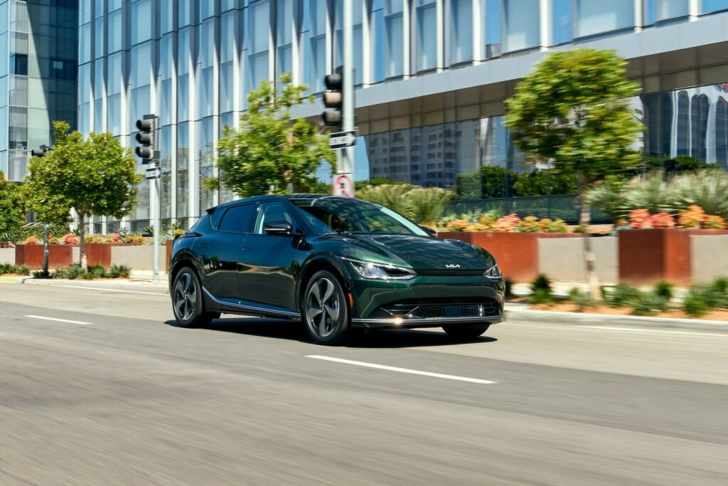 كيا EV6 تحصل على إصدار حصري للاحتفال بلقب أفضل سيارة متعددة الاستخدامات لهذا العام كيا EV6 تحصل على إصدار حصري للاحتفال بلقب أفضل سيارة متعددة الاستخدامات لهذا العام 11