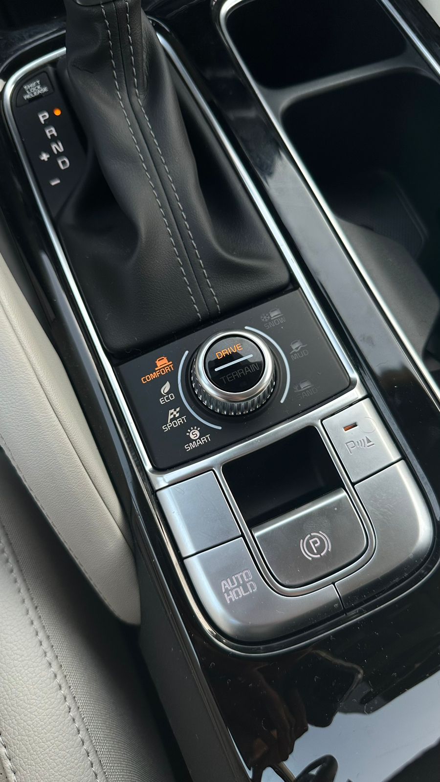 كيا-تيلورايد-فيس-ليفت-2024-المربع-نت-8