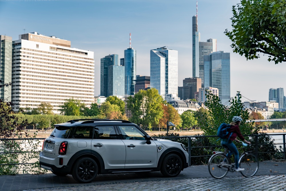 ميني-كونتري-مان-2023-المربع-نت-21