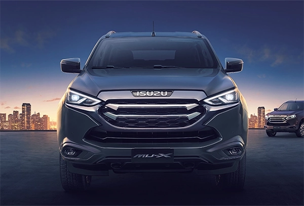 صور ايسوزو MUX 2025 وألوان الجيب اليابانية لدى وكيلها ايسوزو mux 2023 من الامام