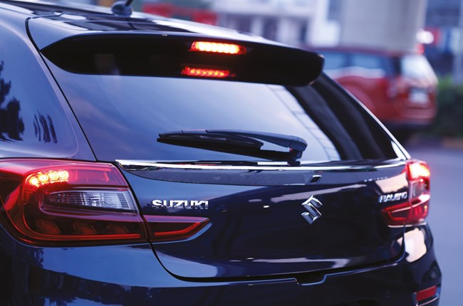 مواصفات سوزوكي بالينو 2024 سيارة اقتصادية تناسب الشباب مواصفات سوزوكي بالينو 2024 سيارة اقتصادية تناسب الشباب 2