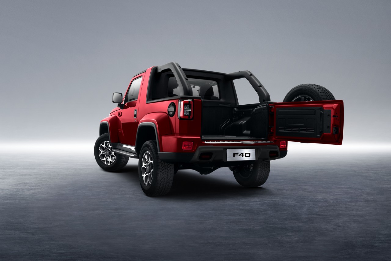 مزايا سيارة بايك Bj40 F 2023 بيك أب صينية بغمارة واحدة و 8 سرعات مزايا سيارة بايك Bj40 F 2023 بيك أب صينية بغمارة واحدة و 8 سرعات 2