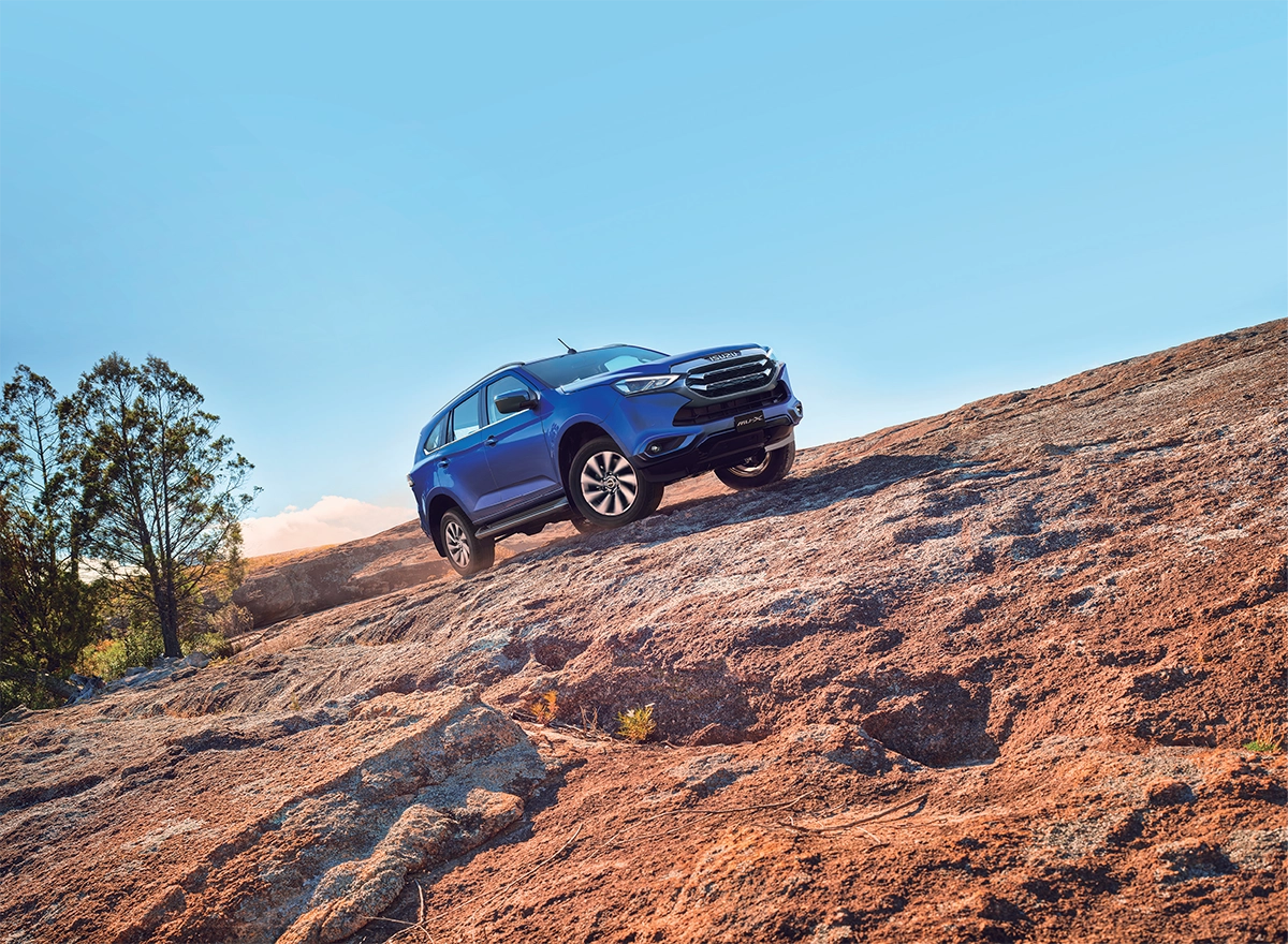 صور ايسوزو MUX 2025 وألوان الجيب اليابانية لدى وكيلها صور ايسوزو MUX 2025 وألوان الجيب اليابانية لدى وكيلها 11