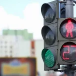 "سلامتك" توضح التصرفات الصحيحة للعبور عند إضاءة إشارة المشاة  2