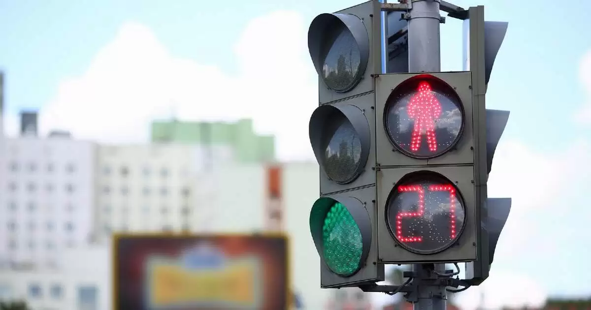 “سلامتك” توضح التصرفات الصحيحة للعبور عند إضاءة إشارة المشاة