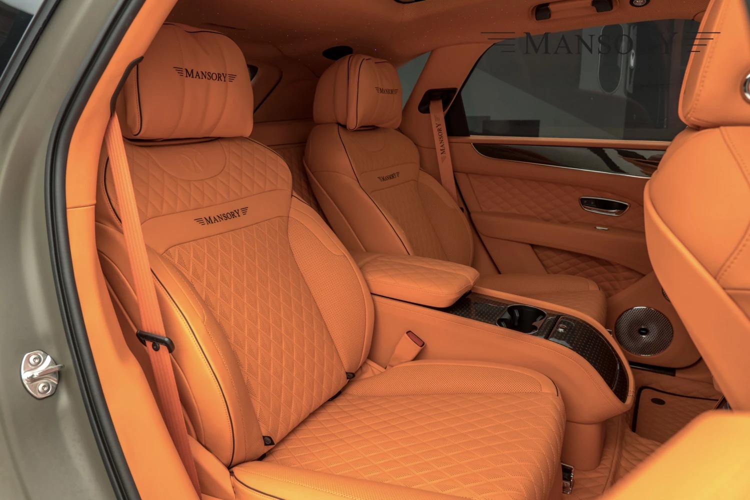 بنتلي بنتايجا تحصل على إصدار حصري من مانسوري بداخلية برتقالية صاخبة وقوة 750 حصان بنتلي بنتايجا تحصل على إصدار حصري من مانسوري بداخلية برتقالية صاخبة وقوة 750 حصان 9
