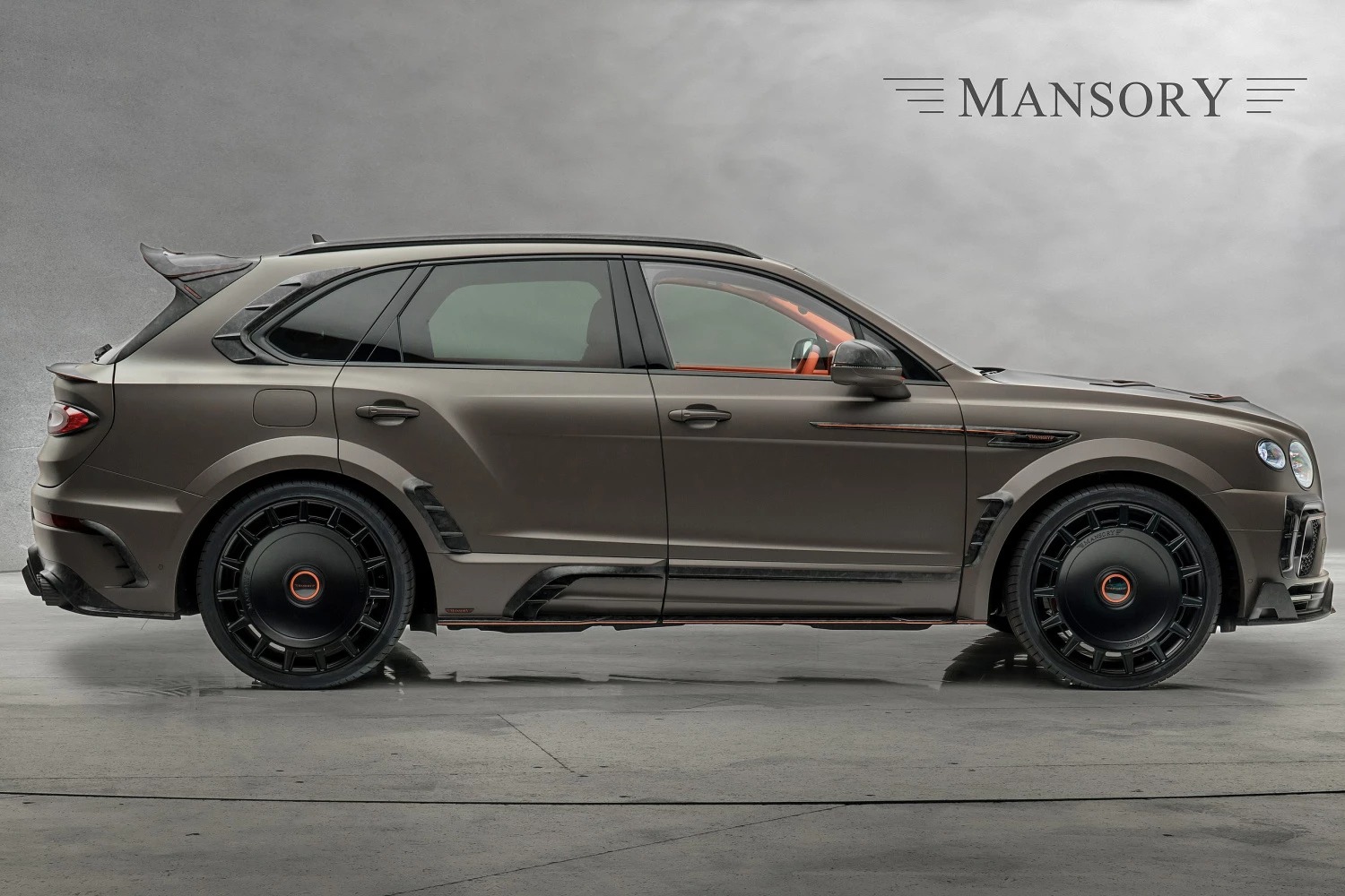 بنتلي بنتايجا تحصل على إصدار حصري من مانسوري بداخلية برتقالية صاخبة وقوة 750 حصان بنتلي بنتايجا مانسوري