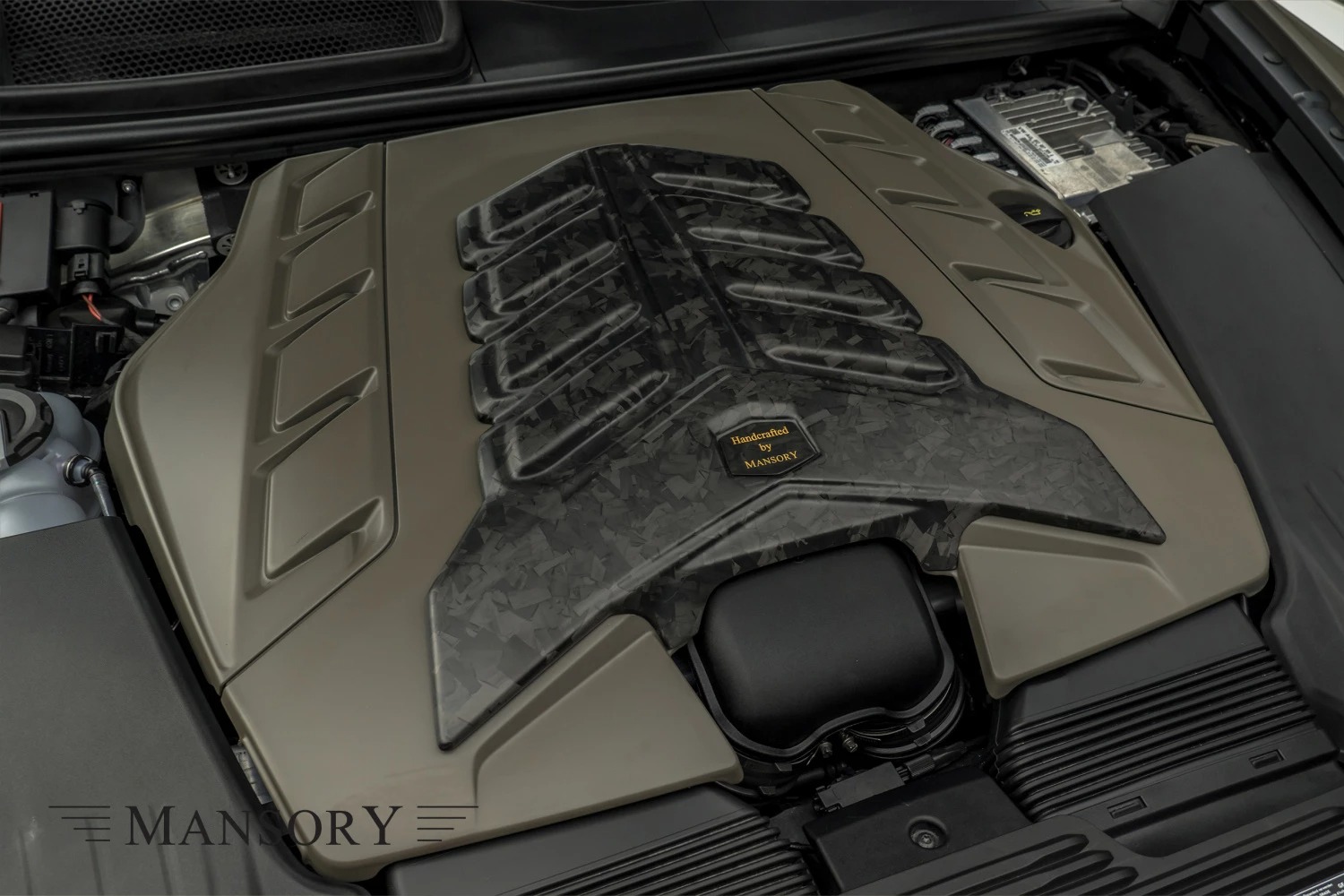 بنتلي بنتايجا تحصل على إصدار حصري من مانسوري بداخلية برتقالية صاخبة وقوة 750 حصان بنتلي بنتايجا تحصل على إصدار حصري من مانسوري بداخلية برتقالية صاخبة وقوة 750 حصان 5