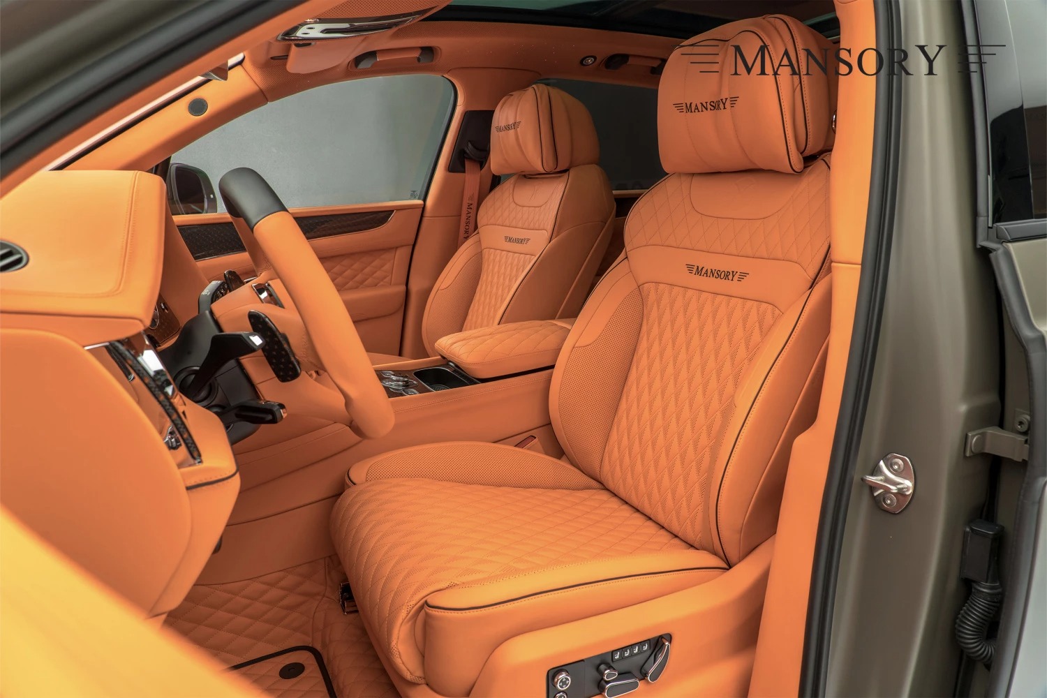 بنتلي بنتايجا تحصل على إصدار حصري من مانسوري بداخلية برتقالية صاخبة وقوة 750 حصان بنتلي بنتايجا تحصل على إصدار حصري من مانسوري بداخلية برتقالية صاخبة وقوة 750 حصان 7