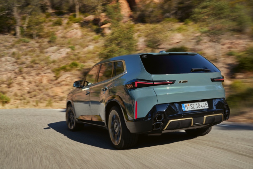 بي-ام-دبليو-xm-المربع-نت-2024-18