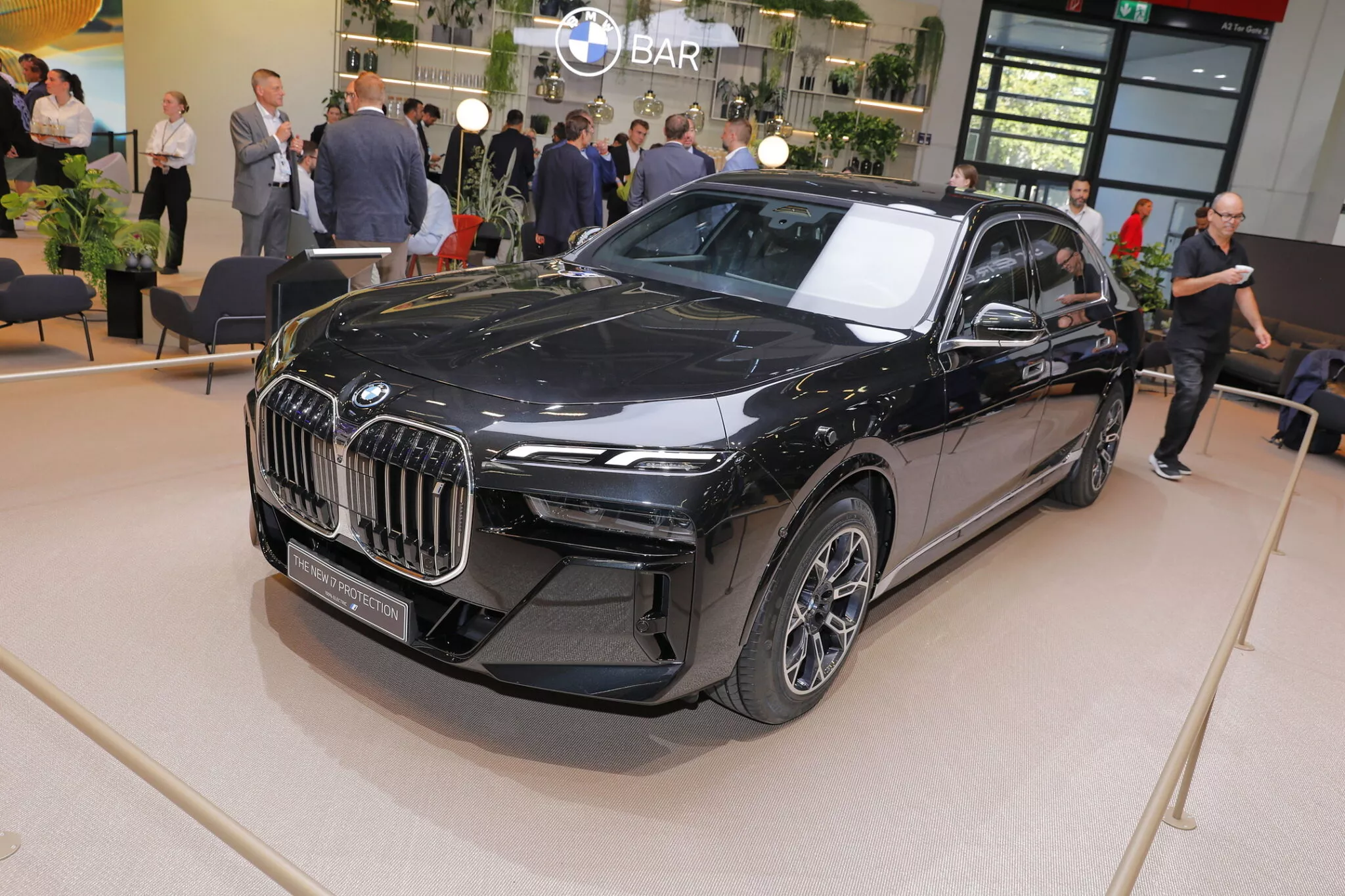 بي ام دبليو i7 Protection الجديدة هي أول سيدان كهربائية مصفحة في العالم بي ام دبليو i7 Protection الجديدة هي أول سيدان كهربائية مصفحة في العالم 19