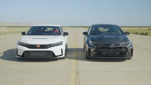 تويوتا GR كورولا تواجه هوندا سيفيك تايب آر في سباقات تسارع شرسة تويوتا GR كورولا تواجه هوندا سيفيك تايب آر