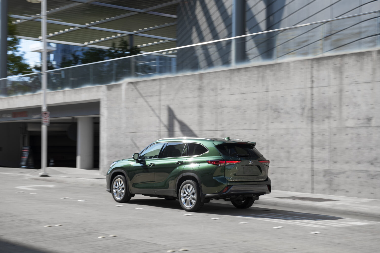 تويوتا هايلاندر 2024 تنطلق رسمياً بإصدار Nightshade الحصري المزود بلمسات جمالية داكنة وجذابة تويوتا هايلاندر 2024 تنطلق رسمياً بإصدار Nightshade الحصري المزود بلمسات جمالية داكنة وجذابة 5