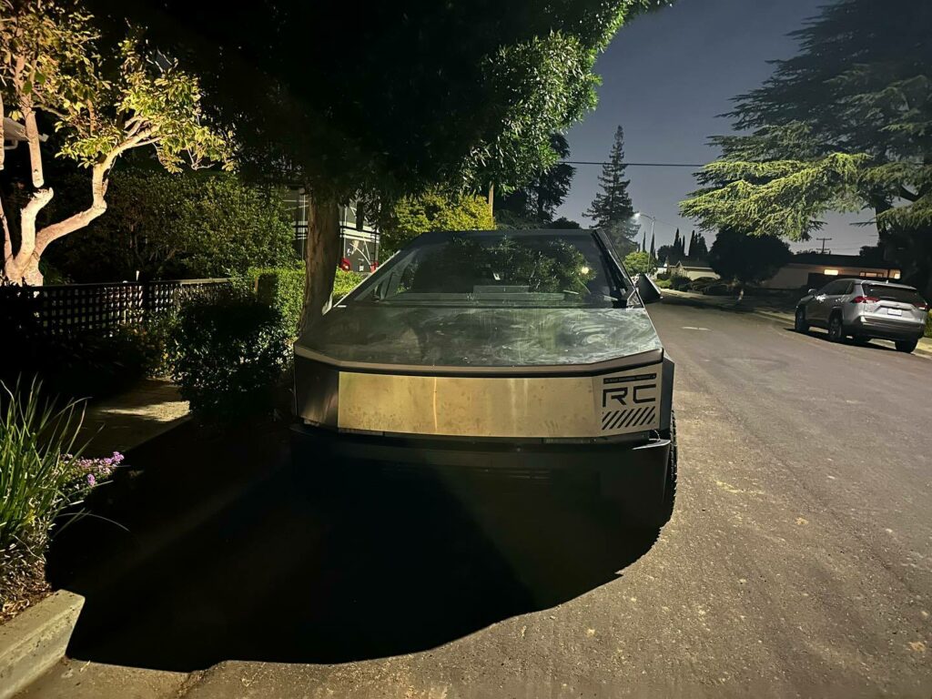 تيسلا سايبرتراك تظهر في صور تجسسية جديدة بصندوق خلفي صغير بشكل محبط تيسلا سايبرتراك تظهر في صور تجسسية جديدة بصندوق خلفي صغير بشكل محبط 3