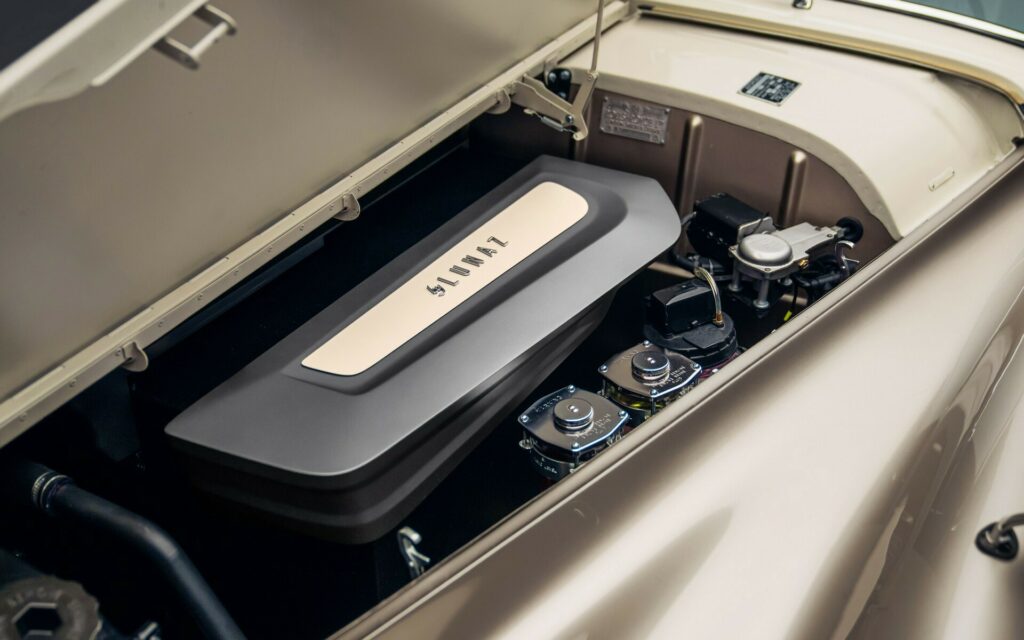 رولز رويس سيلفر كلاود الكلاسيكية الفاخرة تحصل على إصدار عصري كهربائي بالكامل لخدمة الفنادق رولز رويس سيلفر كلاود الكلاسيكية الفاخرة تحصل على إصدار عصري كهربائي بالكامل لخدمة الفنادق 6