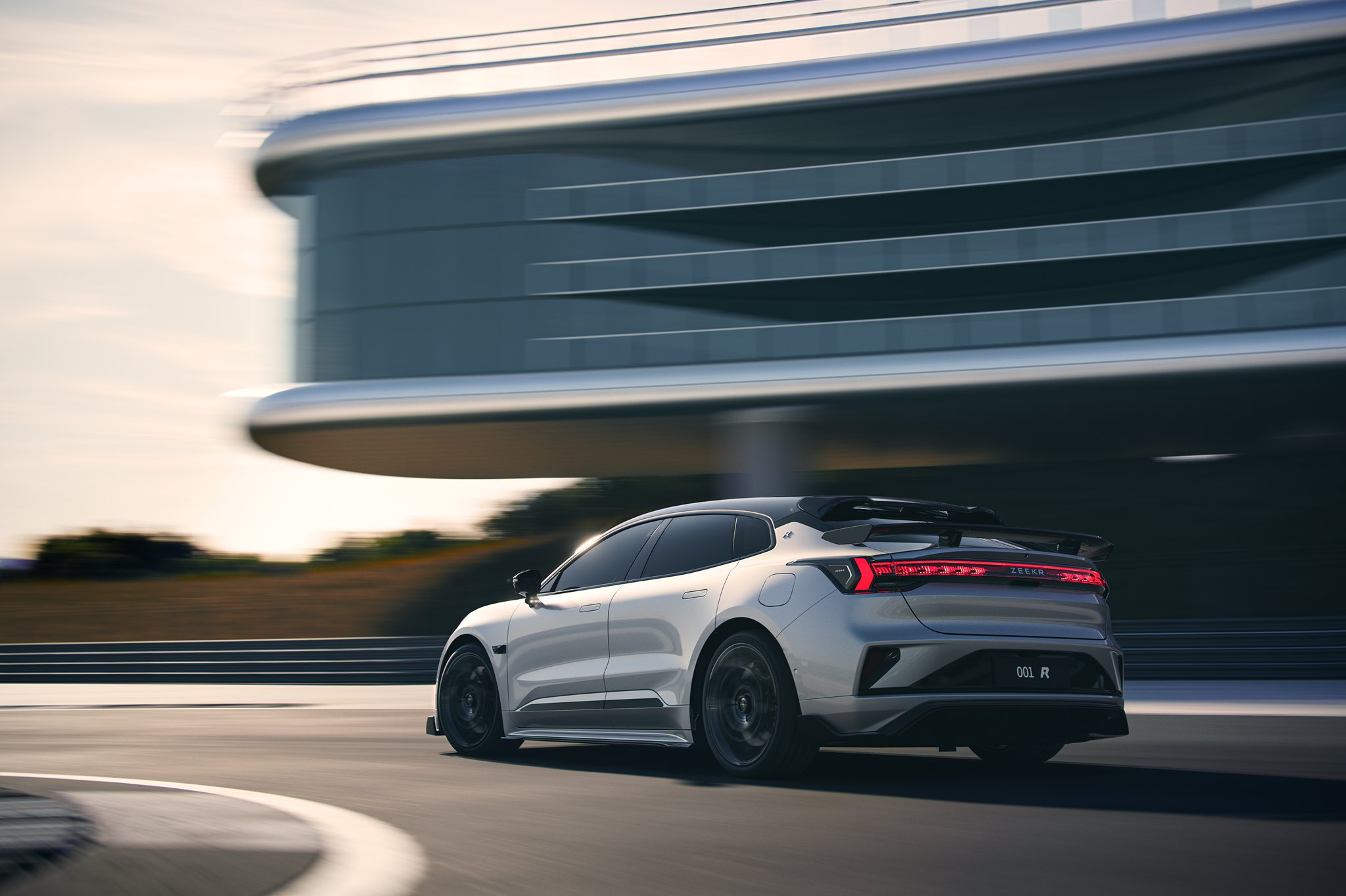 جيلي تكشف عن زيكر 001 FR الكهربائية بقوة 1265 حصان لمنافسة تيسلا موديل S بلاد جيلي تكشف عن زيكر 001 FR الكهربائية بقوة 1265 حصان لمنافسة تيسلا موديل S بلاد 2