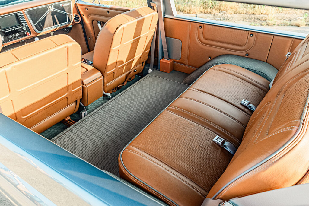 شيفروليه بليزر 1972 مجددة بالكامل تحصل على محرك V8 حديث بقوة 430 حصان شيفروليه بليزر 1972 مجددة بالكامل تحصل على محرك V8 حديث بقوة 430 حصان 12