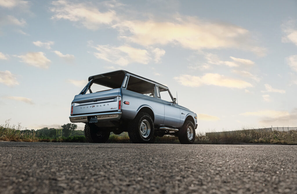 شيفروليه بليزر 1972 مجددة بالكامل تحصل على محرك V8 حديث بقوة 430 حصان شيفروليه بليزر 1972 مجددة بالكامل تحصل على محرك V8 حديث بقوة 430 حصان 9