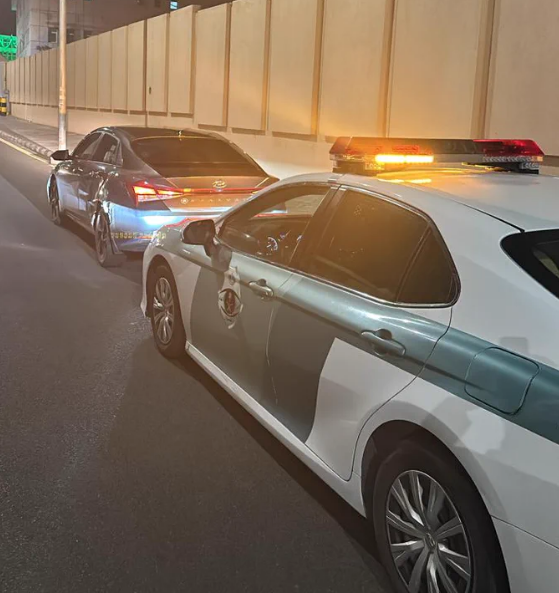 “المرور”: ضبط قائدة مركبة عكست السير..وهذه عقوبة المخالفة