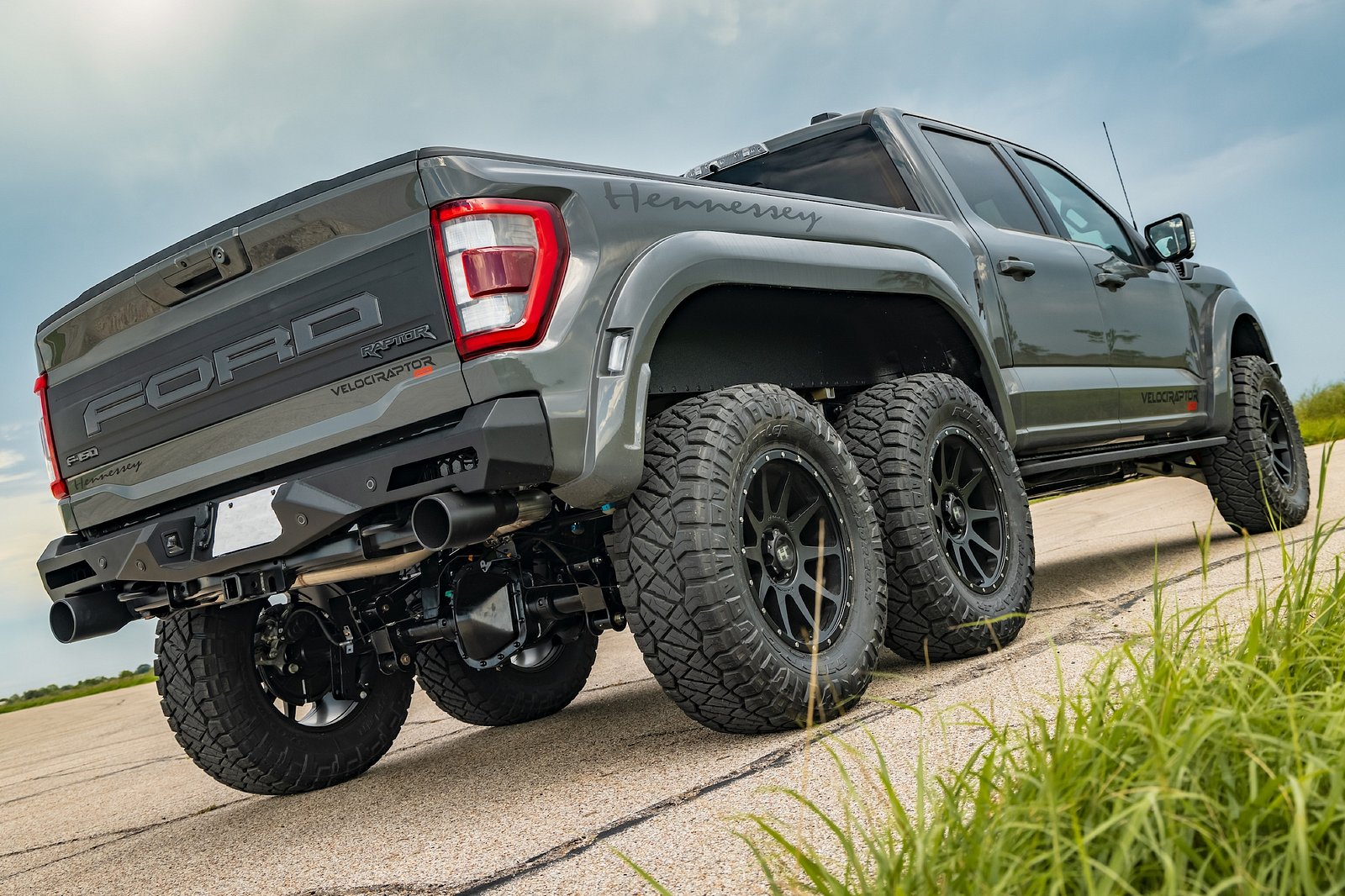 فورد تقدم براءة اختراع جديدة لتحويل F-150 إلى شاحنة 6X6 ضخمة هينيسي فيلوتشي رابتر 6X6