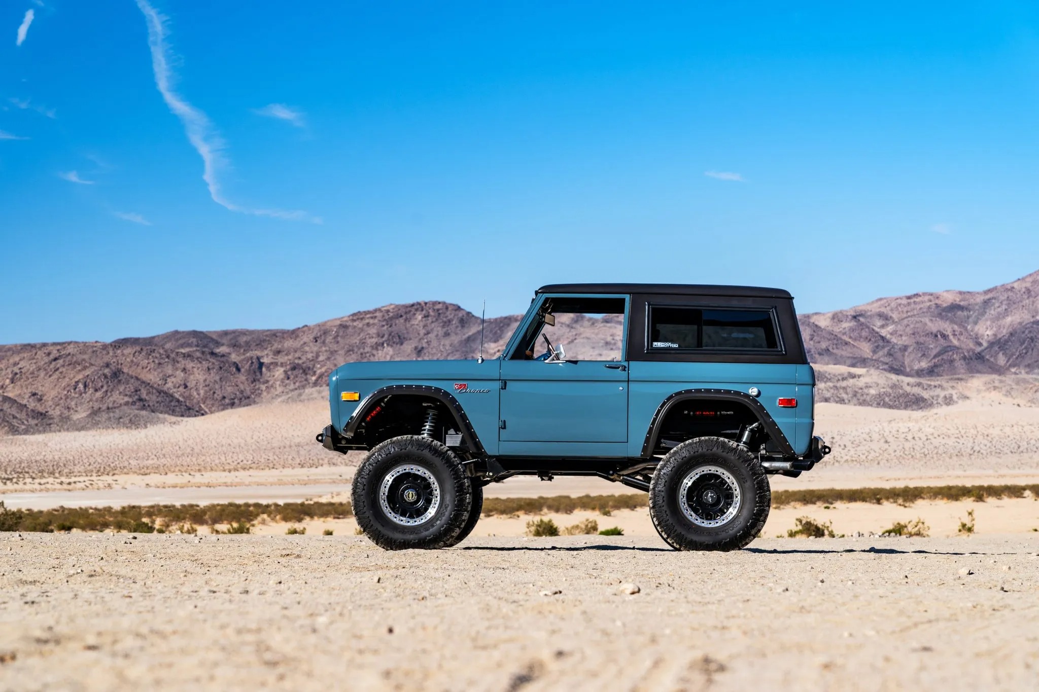 فورد برونكو موديل 1972 مجددة بالكامل بمحرك V8 تُباع بـ 240 ألف دولار! فورد برونكو موديل 1972 مجددة بالكامل بمحرك V8 تُباع بـ 240 ألف دولار! 7