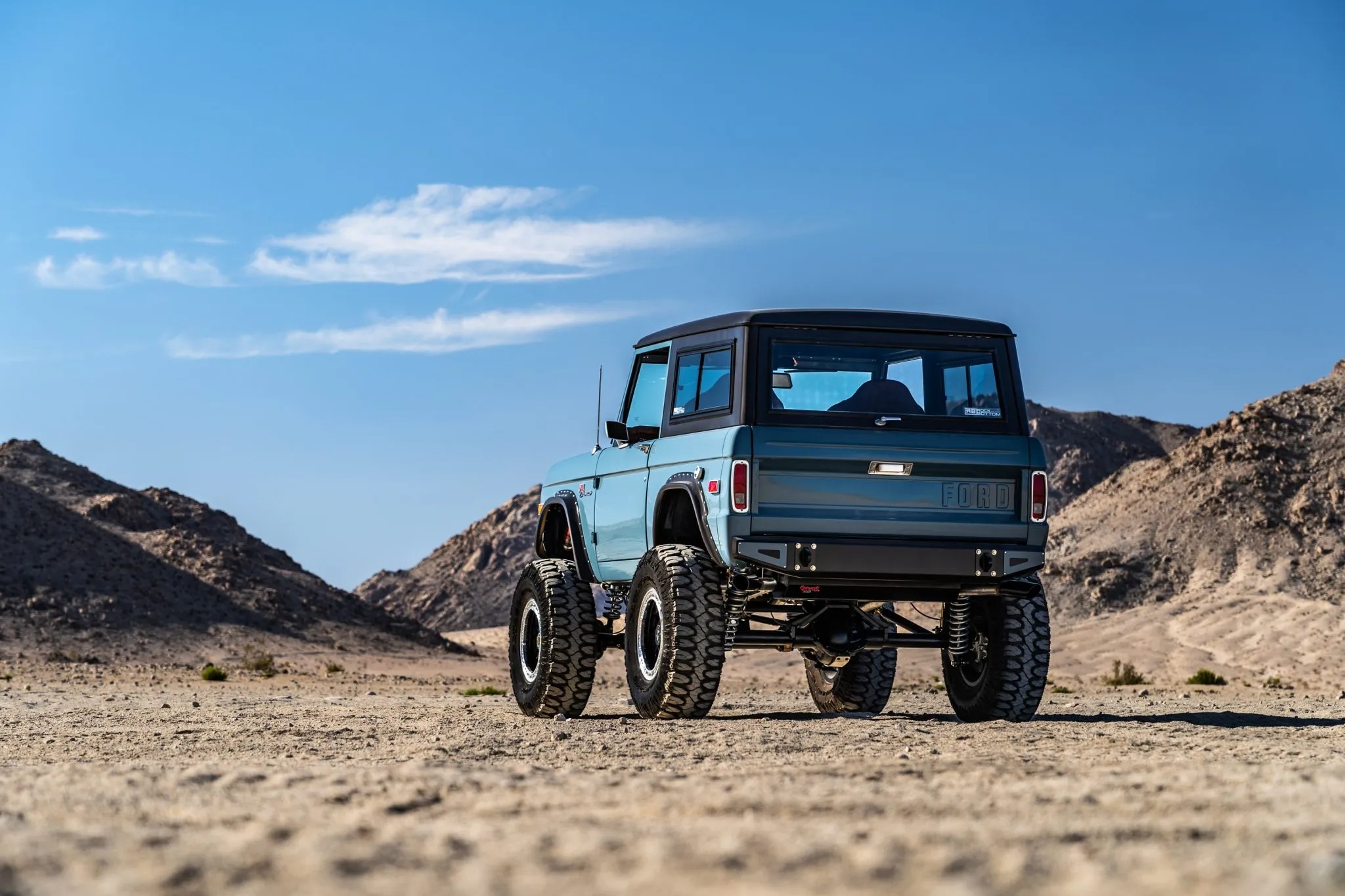 فورد برونكو موديل 1972 مجددة بالكامل بمحرك V8 تُباع بـ 240 ألف دولار! فورد برونكو موديل 1972 مجددة بالكامل بمحرك V8 تُباع بـ 240 ألف دولار! 6