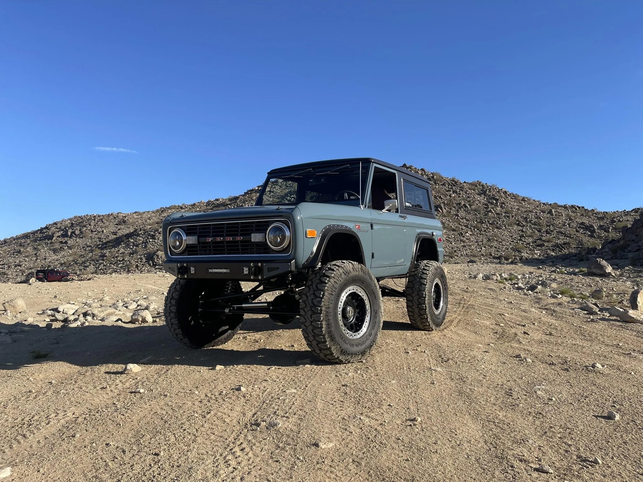 فورد برونكو موديل 1972 مجددة بالكامل بمحرك V8 تُباع بـ 240 ألف دولار! فورد برونكو موديل 1972 مجددة بالكامل بمحرك V8 تُباع بـ 240 ألف دولار! 8