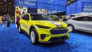 فورد موستنج ماك اي رالي الرياضية الجديدة في أول صور حية لها في معرض ديترويت 3