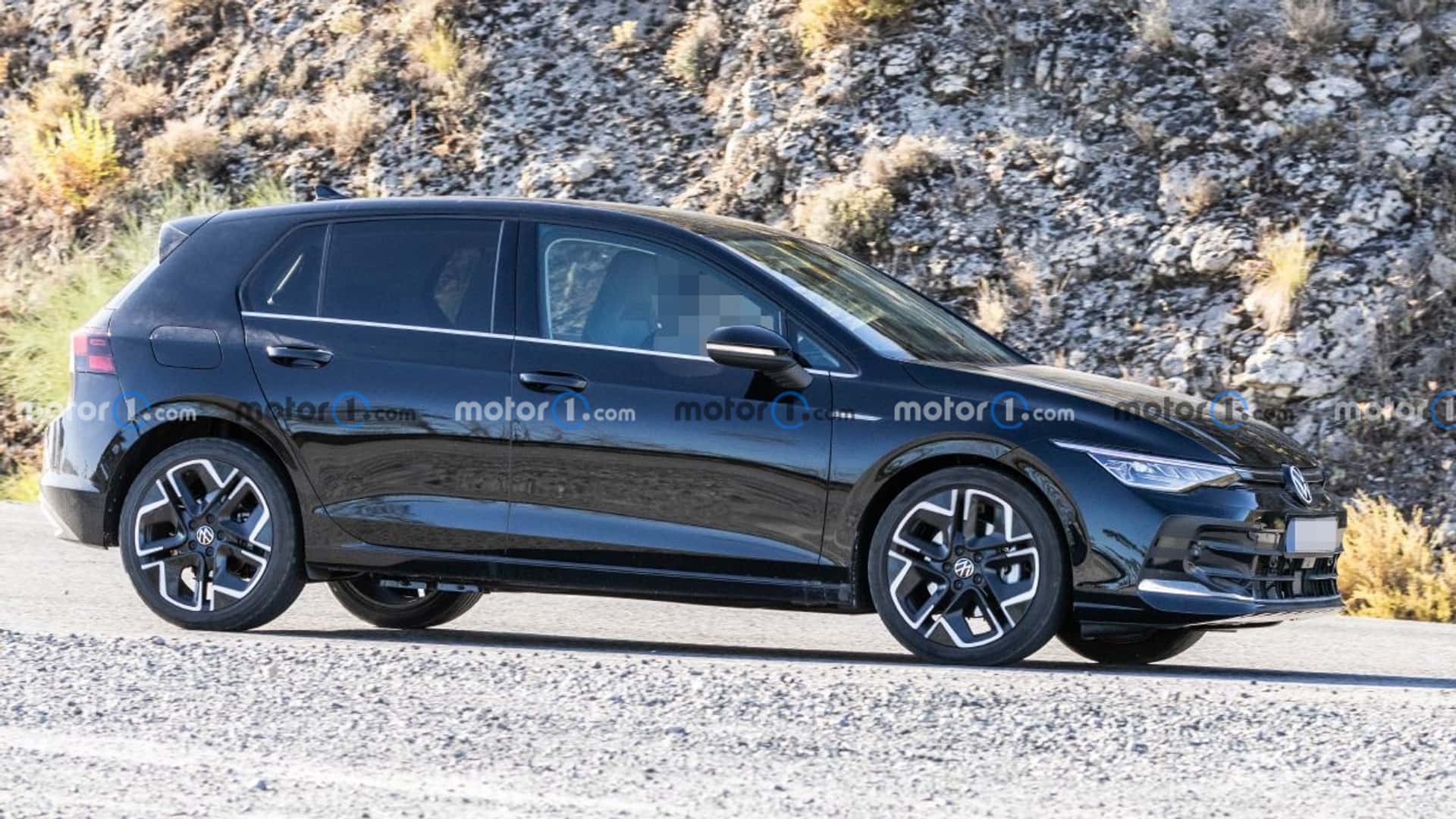 فولكس واجن جولف 2024 فيس ليفت تظهر في صور تجسسية بدون تمويهات تقريباً فولكس واجن جولف 2024 فيس ليفت تظهر في صور تجسسية بدون تمويهات تقريباً 4